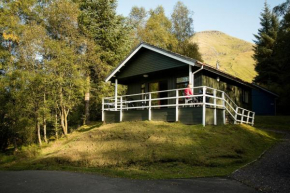 Osprey Lodge with river and mountain view